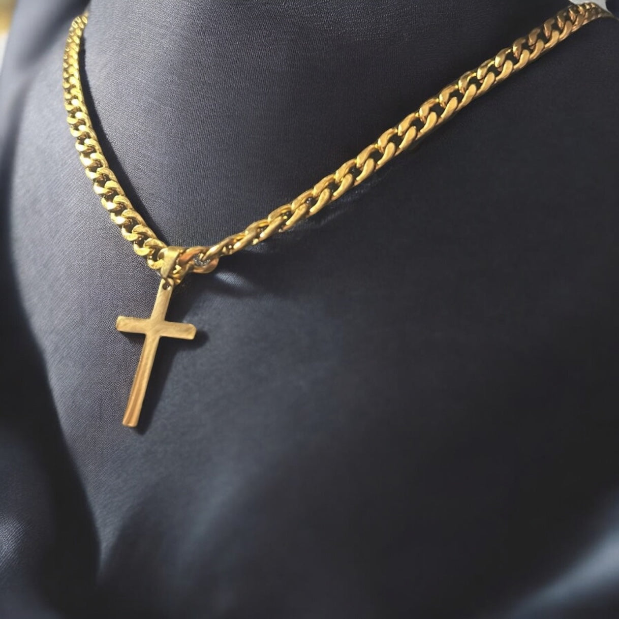 Loyal J gold necklace