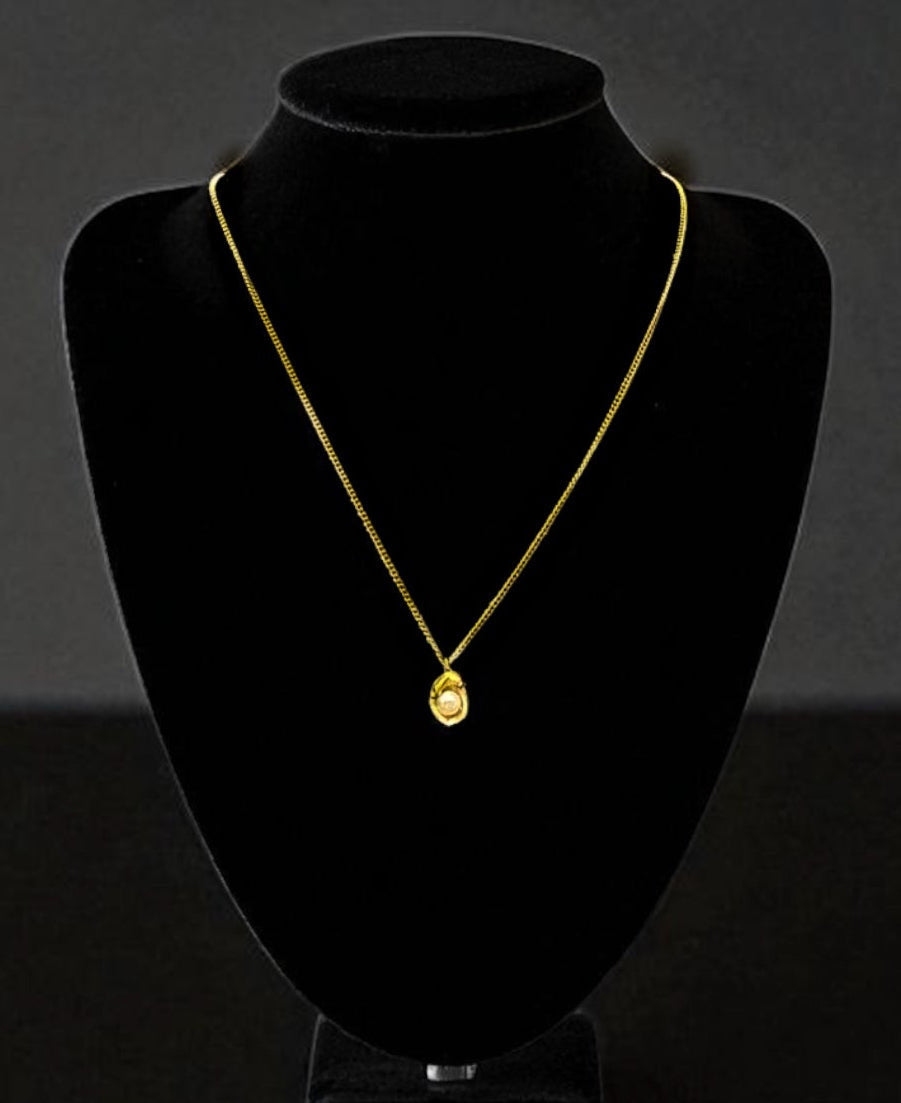 Dainty pearl necklace