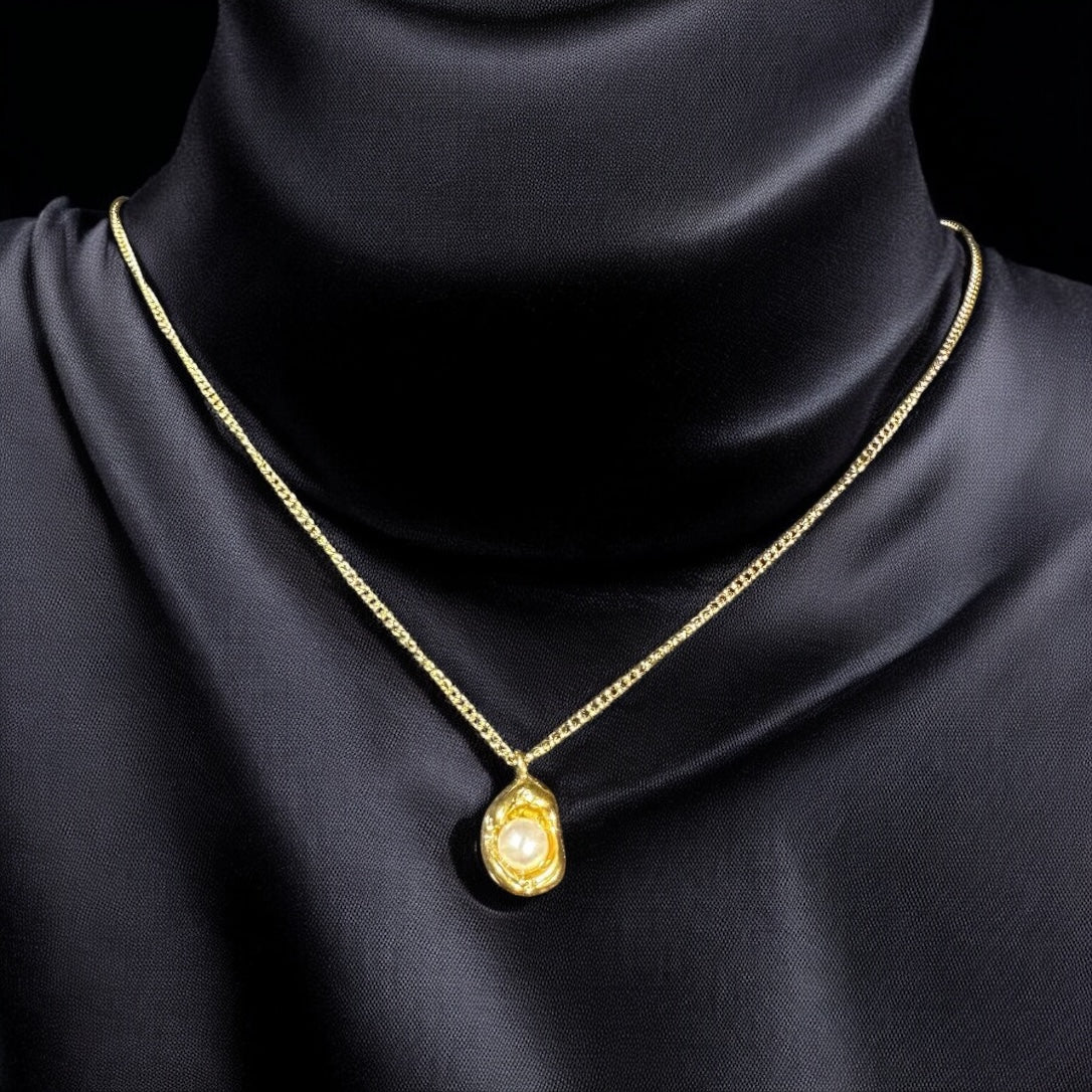 Dainty pearl necklace