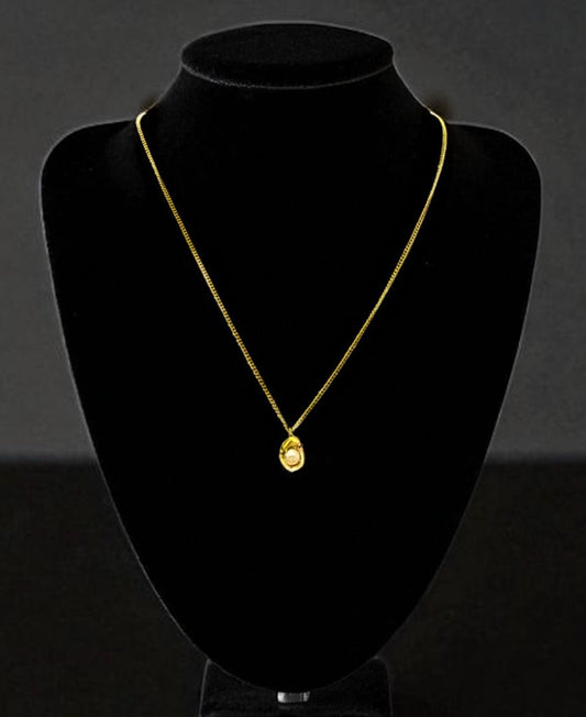 Dainty pearl necklace