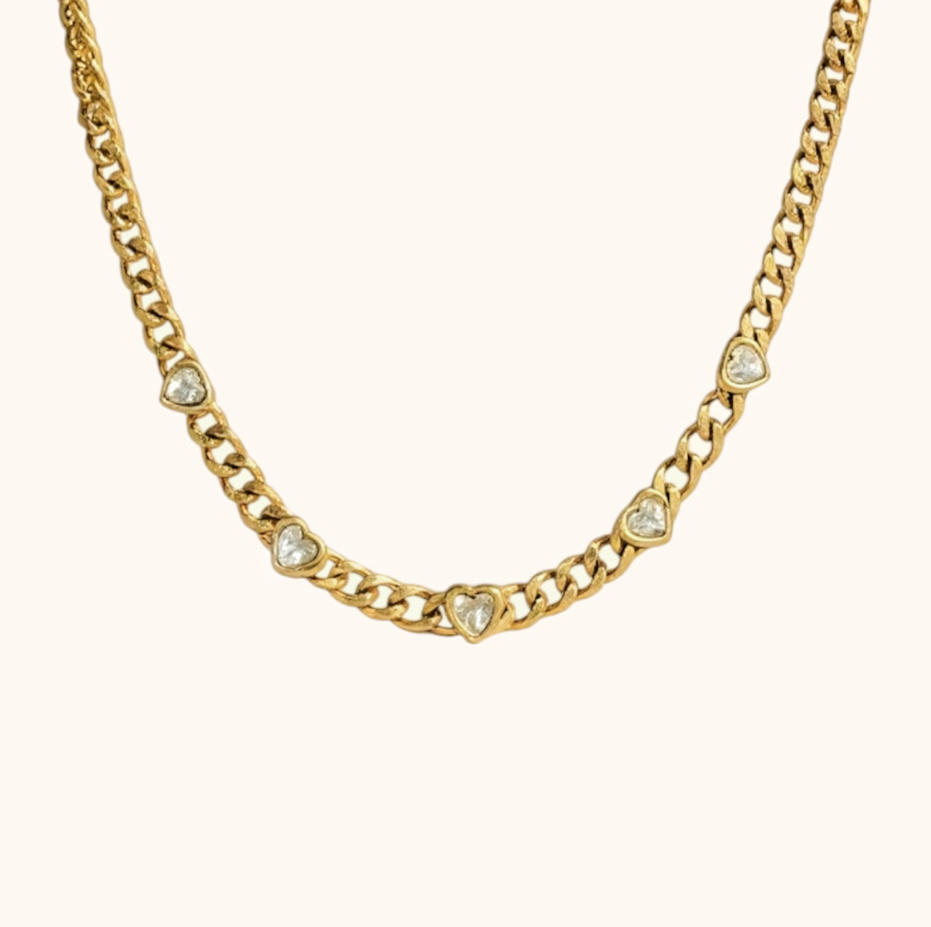 Trendy gold plated chain with heart-shaped zircon crystals