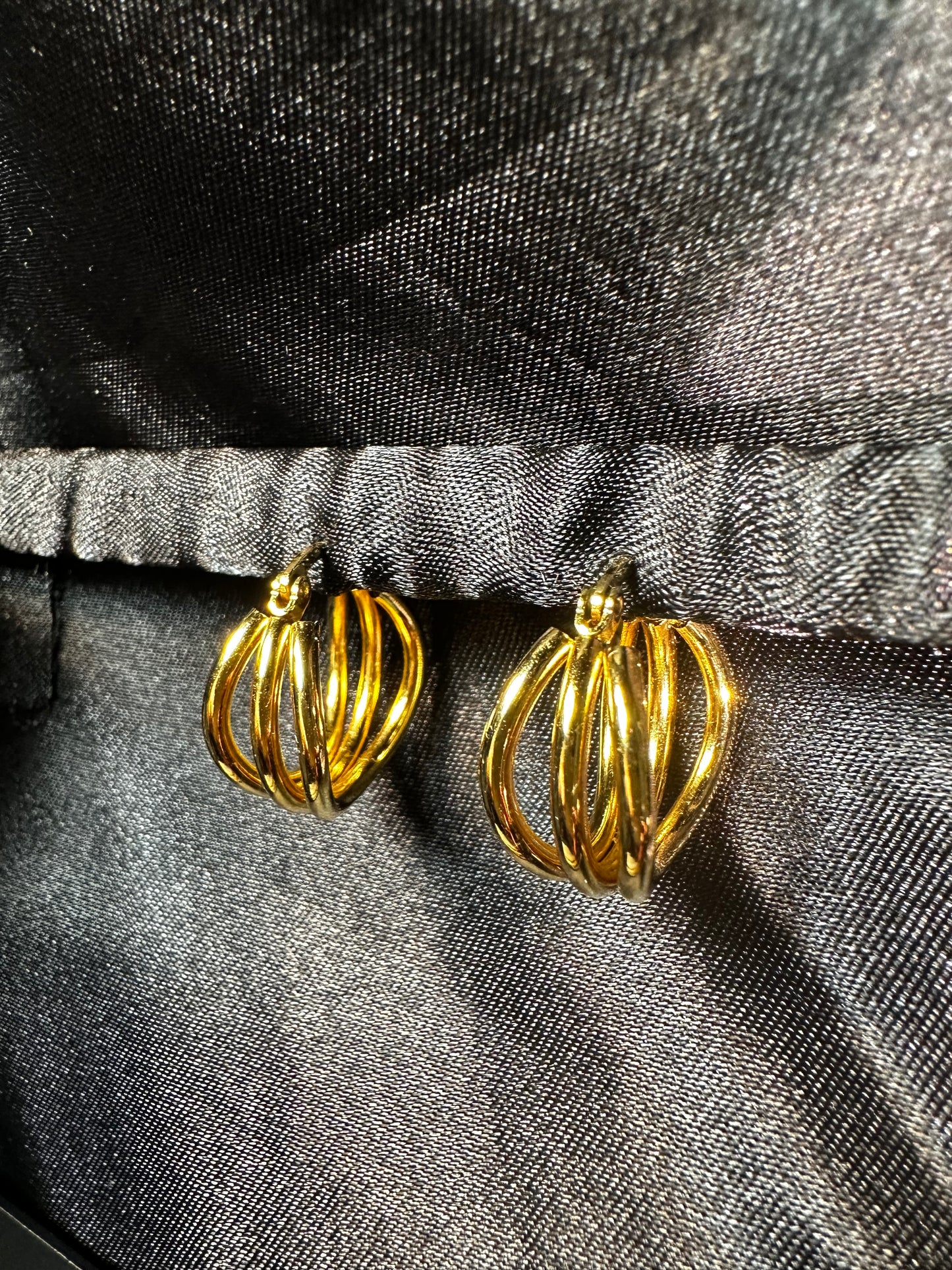 Kerij hoop earrings