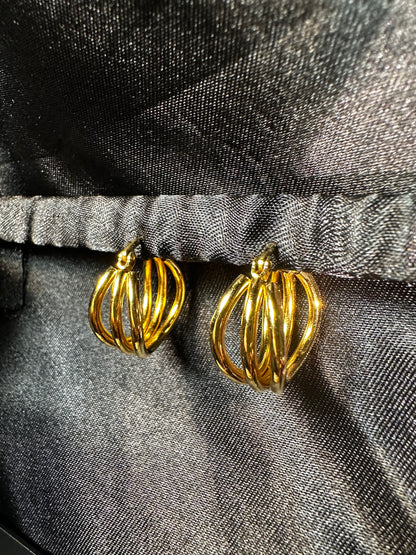 Kerij hoop earrings