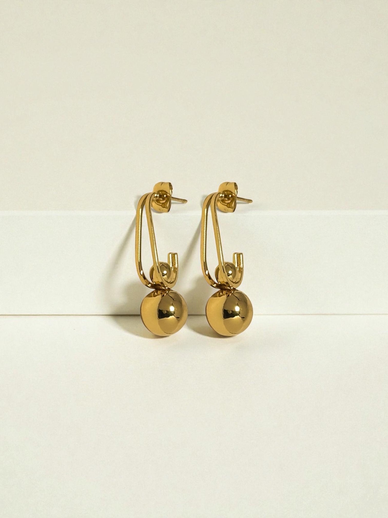 “Lightweight modern gold drop earrings for everyday wear”
